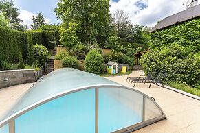 Cottage with pool playground and privacy