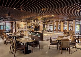 Crowne Plaza Fiji Nadi Bay Resort & Spa by IHG