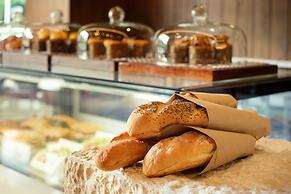 Crowne Plaza Fiji Nadi Bay Resort & Spa by IHG