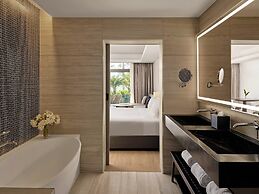 Crowne Plaza Fiji Nadi Bay Resort & Spa by IHG