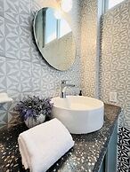 Marthas Suites & Hotel