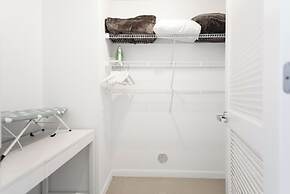 Awesome Family Apt W Pool Midblock Miami