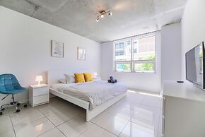 Awesome Family Apt W Pool Midblock Miami