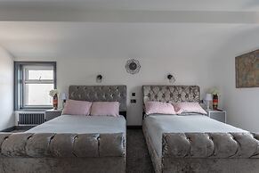 Residency hotel and Bar