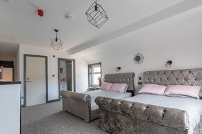 Residency hotel and Bar