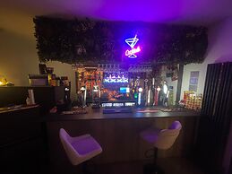 Residency hotel and Bar