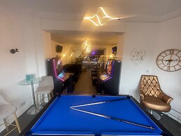 Residency hotel and Bar