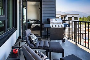 Slopes and Green by Revelstoke Vacations