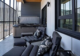 Slopes and Green by Revelstoke Vacations