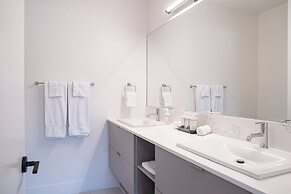 Slopes and Green by Revelstoke Vacations