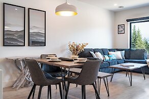 Slopes and Green by Revelstoke Vacations