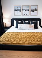 The Selkirk House by Revelstoke Vacations