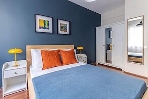 Spacious Flat w Balcony 3 min to Bagdat Ave