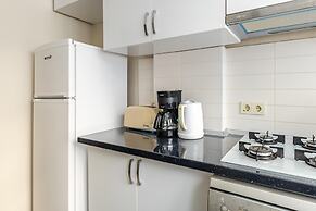 Spacious Flat w Balcony 3 min to Bagdat Ave