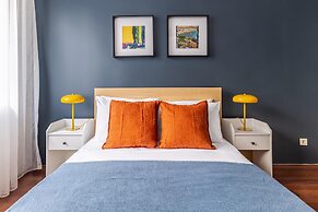 Spacious Flat w Balcony 3 min to Bagdat Ave