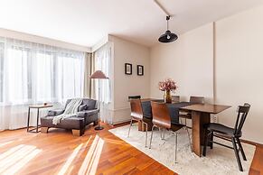 Spacious Flat w Balcony 3 min to Bagdat Ave