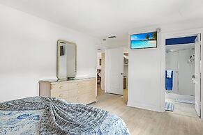 Luxury Waterfront Home With Pool 3 Bedroom Home by RedAwning