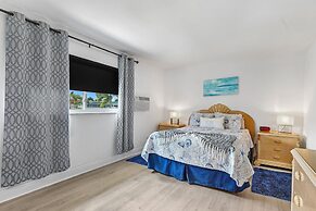 Luxury Waterfront Home With Pool 3 Bedroom Home by RedAwning