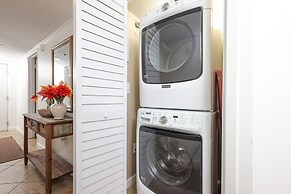 Phoenix East 707 2 Bedroom Condo by Redawning