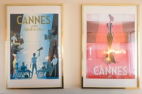 Phoenix East 707 2 Bedroom Condo by Redawning