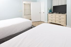 Phoenix East 707 2 Bedroom Condo by Redawning