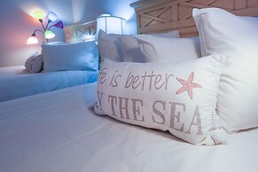 Phoenix East 707 2 Bedroom Condo by Redawning