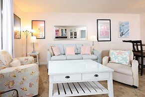 Phoenix East 707 2 Bedroom Condo by Redawning