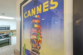 Phoenix East 707 2 Bedroom Condo by Redawning