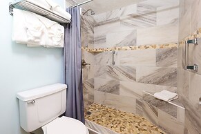 Phoenix East 707 2 Bedroom Condo by Redawning