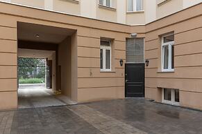 Studio Narutowicza 38 by Renters