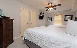 Phoenix Iv 4031 3 Bedroom Condo by Redawning