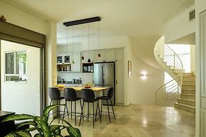 Coastline Family Triplex by Sea N' Rent