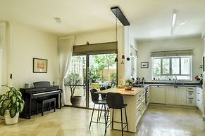 Coastline Family Triplex by Sea N' Rent