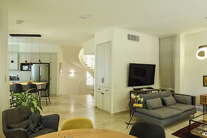 Coastline Family Triplex by Sea N' Rent