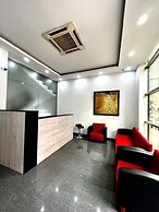 8 Queen Tamar Ave