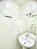 8 Queen Tamar Ave
