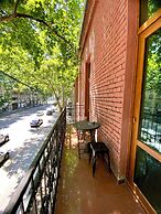8 Queen Tamar Ave