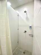 8 Queen Tamar Ave