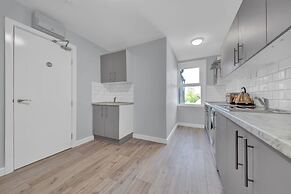 Captivating 1-bed Studio in West Drayton