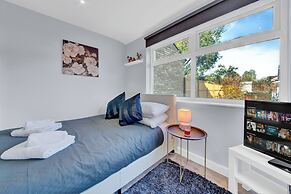 Charming Serviced Studio West Drayton London UB7