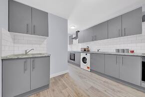 Charming Serviced Studio West Drayton London UB7