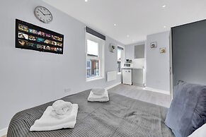 Lovely 1-bed Studio in West Drayton