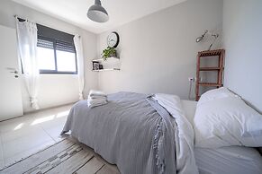 Artistic Vac Villa w pool by Sea N' Rent