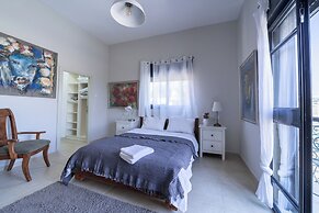 Artistic Vac Villa w pool by Sea N' Rent