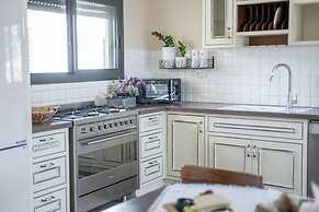 Artistic Vac Villa w pool by Sea N' Rent