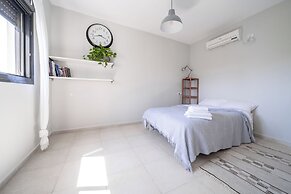 Artistic Vac Villa w pool by Sea N' Rent