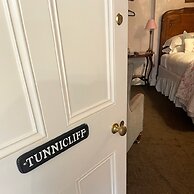 Eagle House- Award Winning B&B and Apartment