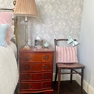 Eagle House- Award Winning B&B and Apartment