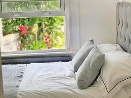 Modern Room in Centrally Located- Room 4