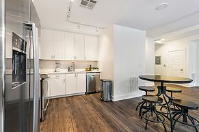 Mardi Gras Suites NOLA's 4BR Elegance